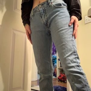 SLIM LIGHT COLORED JEANS